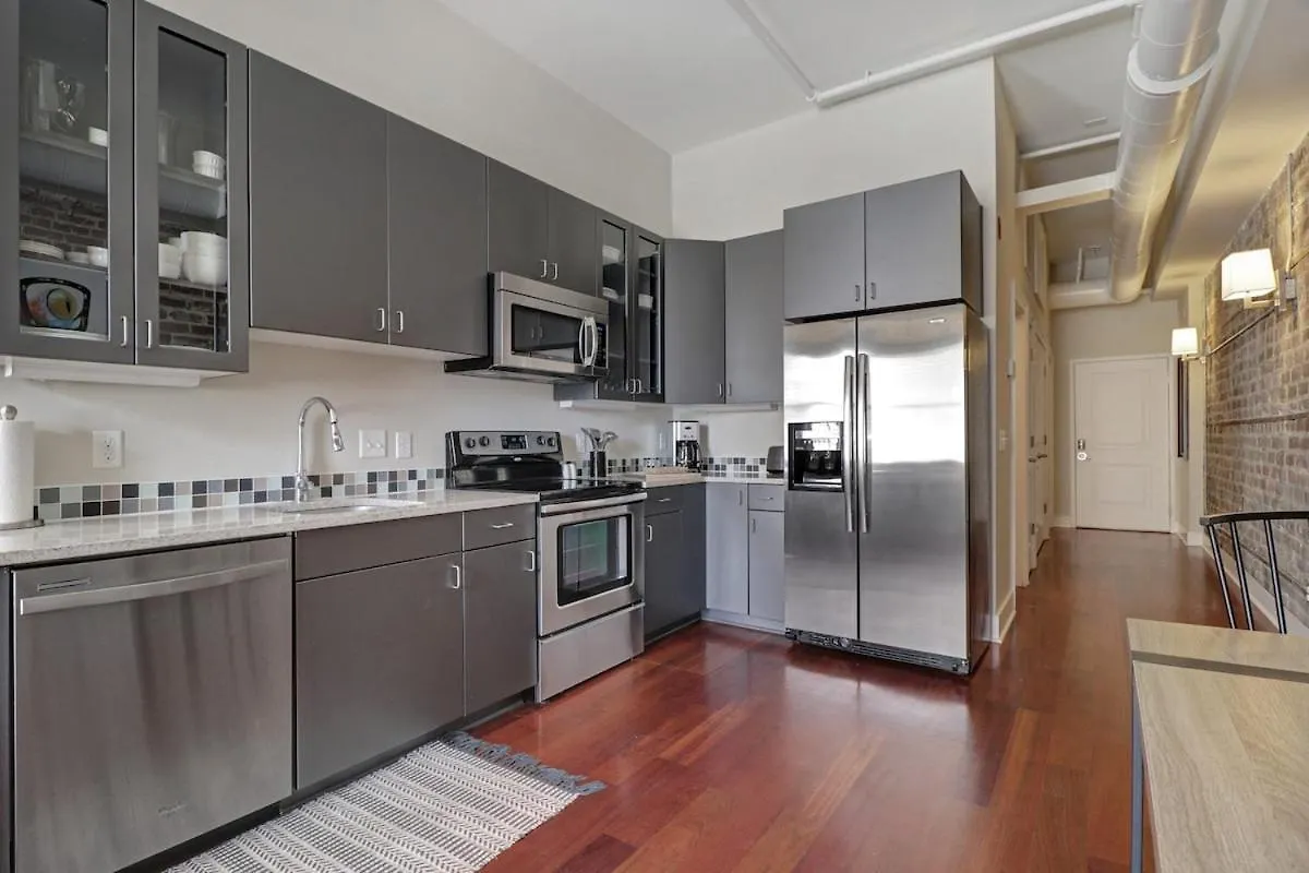 Apartment Downtown Loft- Steps Away From Plant Riverside! Savannah