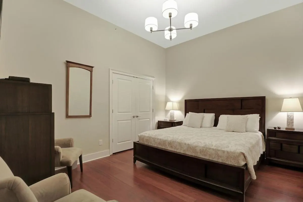 Apartment Downtown Loft- Steps Away From Plant Riverside! Savannah United States