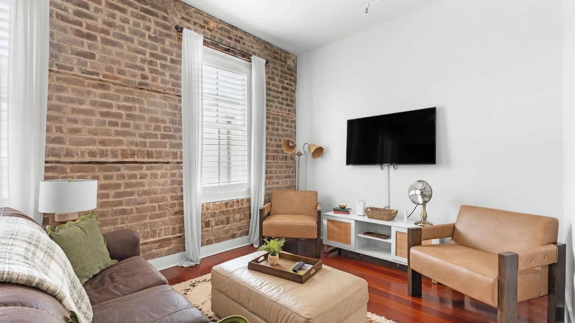 Downtown Loft- Steps Away From Plant Riverside! Savannah