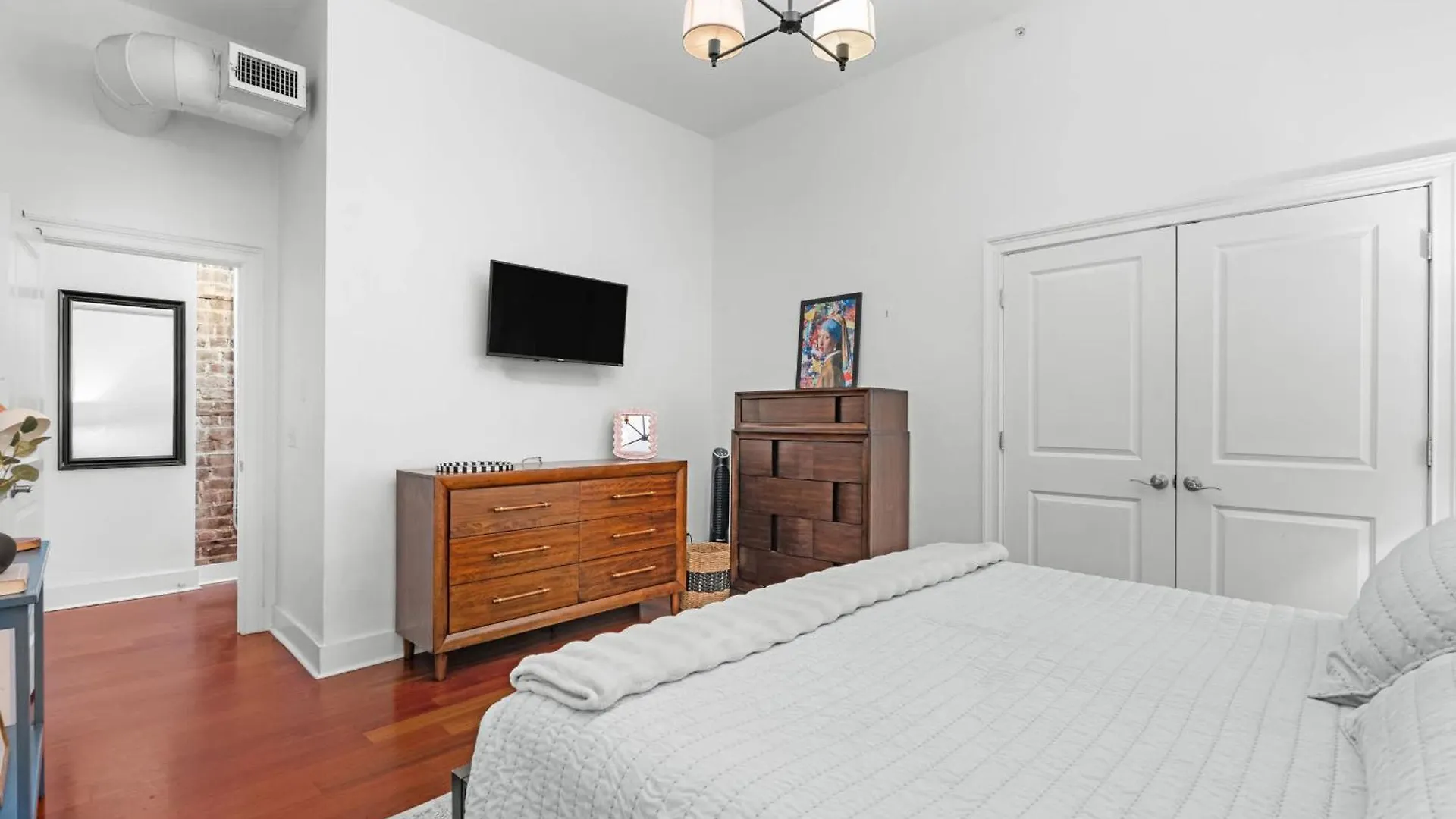 Downtown Loft- Steps Away From Plant Riverside! Savannah