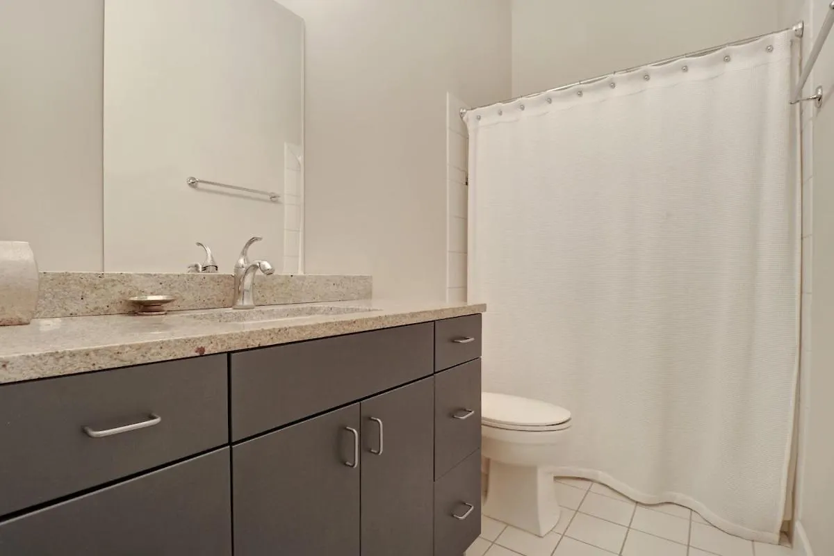 Downtown Loft- Steps Away From Plant Riverside! Savannah